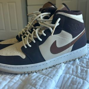 Wmns- Air Jordan 1 Mid SE Cream Dark Chocolate'